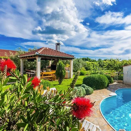 Rosmary, Zaton, With Pool Apartment *