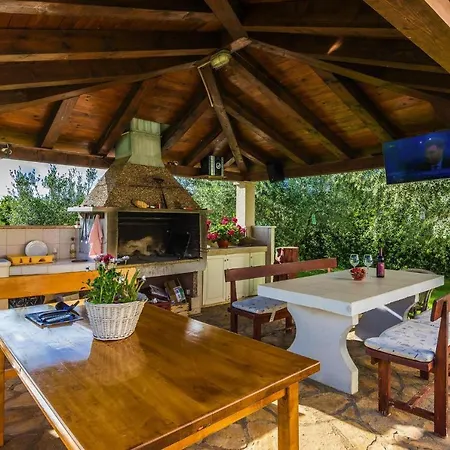 Διαμέρισμα In Nin Near The & Pool Zaton (Zadar)