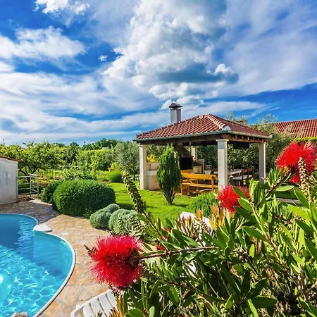 Διαμέρισμα In Nin Near The & Pool Zaton (Zadar)
